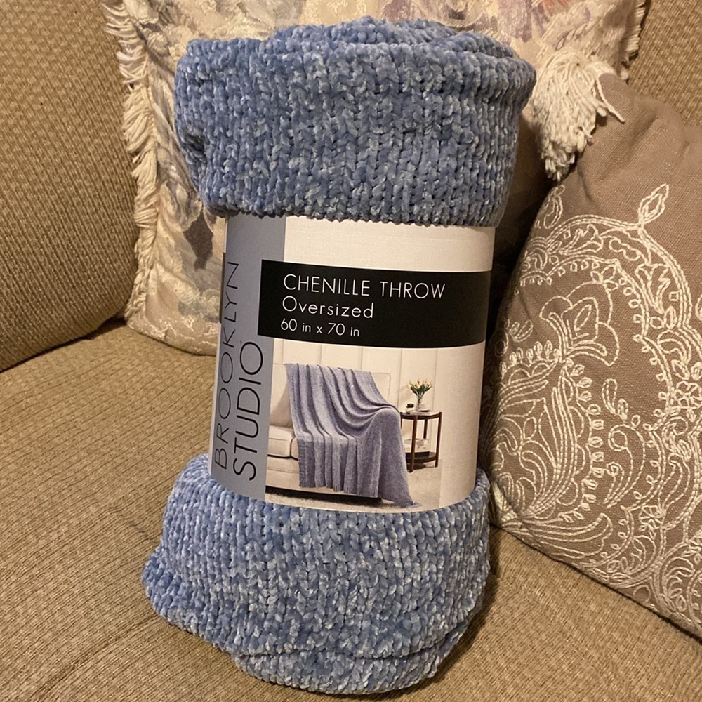 💙🩶💙NWT Brooklyn Studio Chenille Throw Oversized 60 x 70 inches - Picture 6 of 6